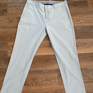 Vineyard Vine on the go pants light gray 36x30 VEUC